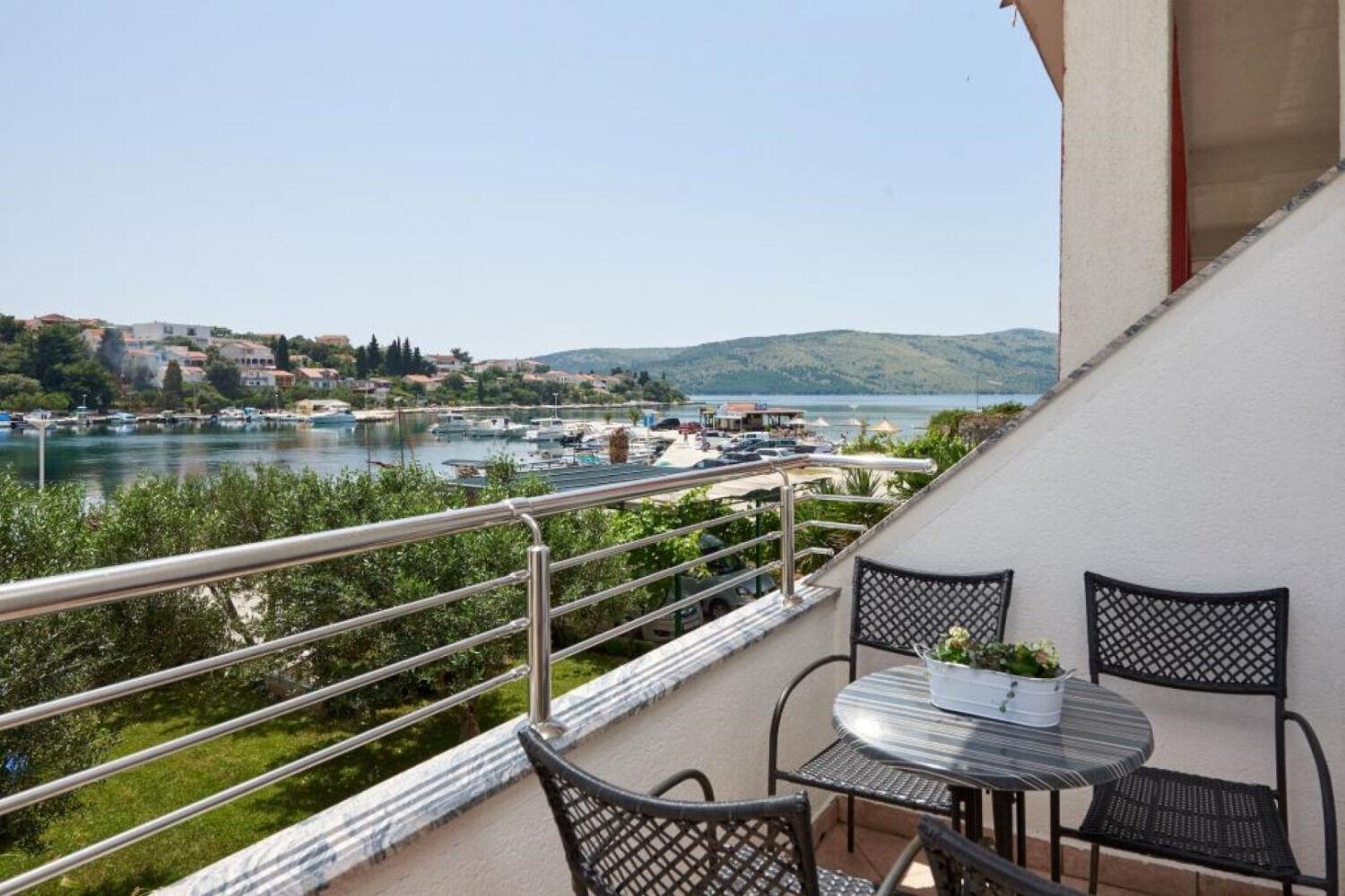 Apartments Mare - 30 M From Pebble Beach Сегет Враница Екстериор снимка