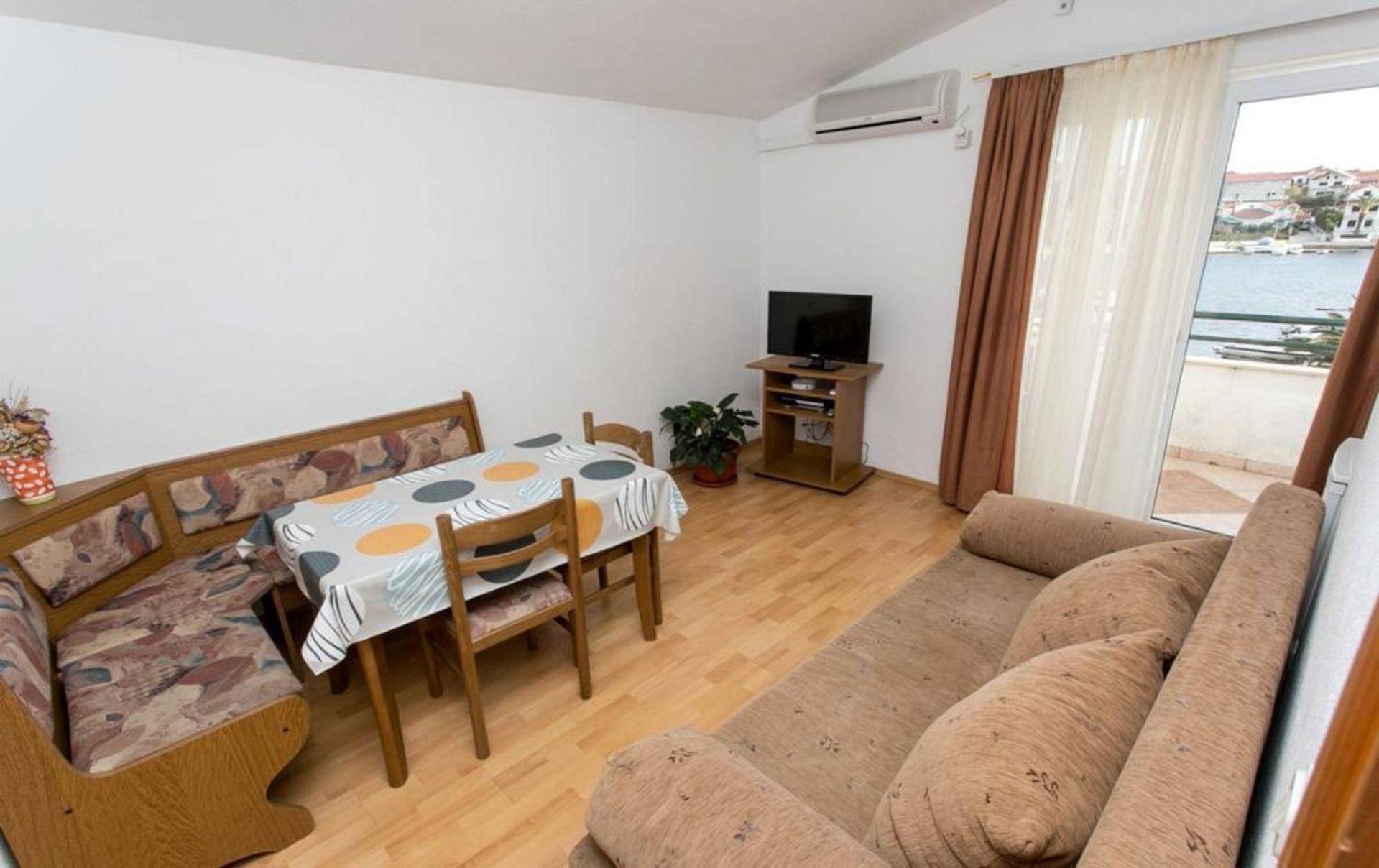 Apartments Mare - 30 M From Pebble Beach Сегет Враница Екстериор снимка