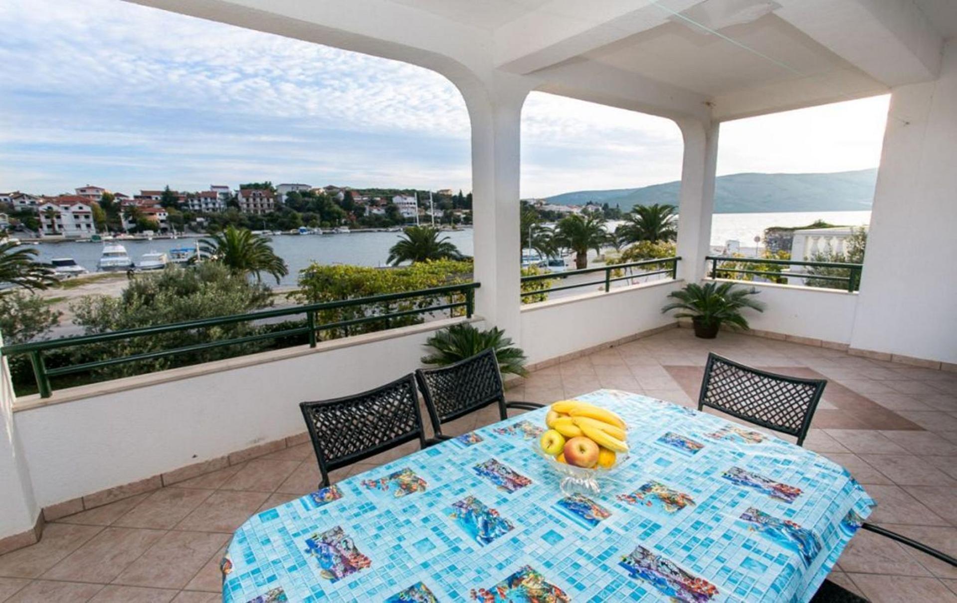 Apartments Mare - 30 M From Pebble Beach Сегет Враница Екстериор снимка