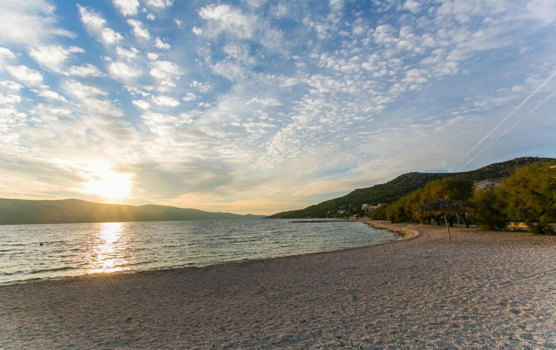 Apartments Mare - 30 M From Pebble Beach Сегет Враница Екстериор снимка