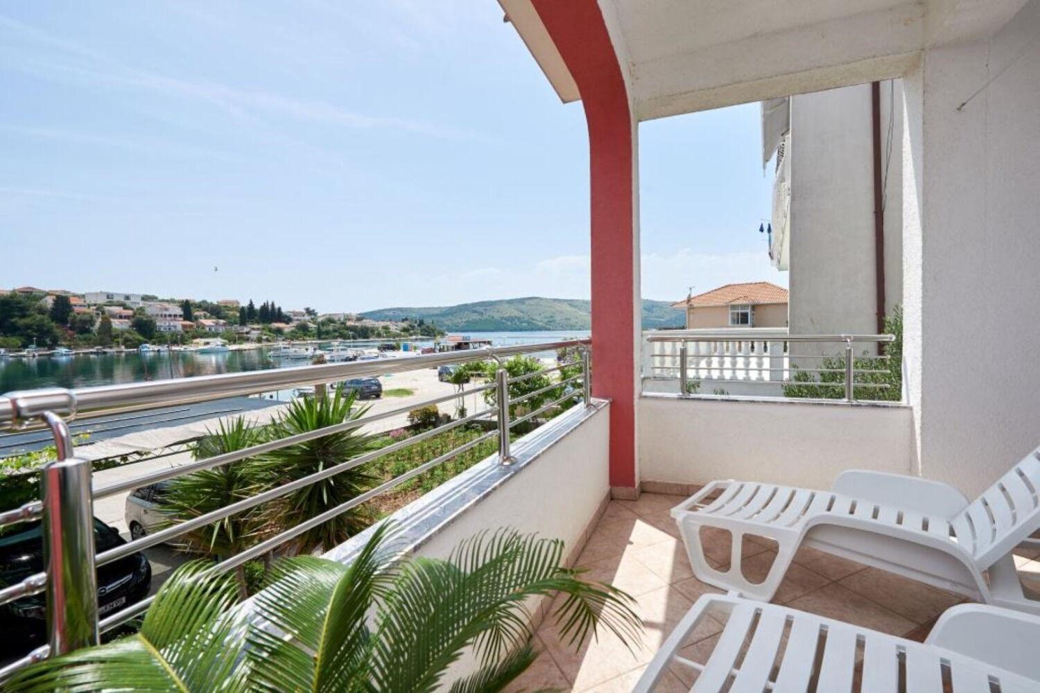Apartments Mare - 30 M From Pebble Beach Сегет Враница Екстериор снимка