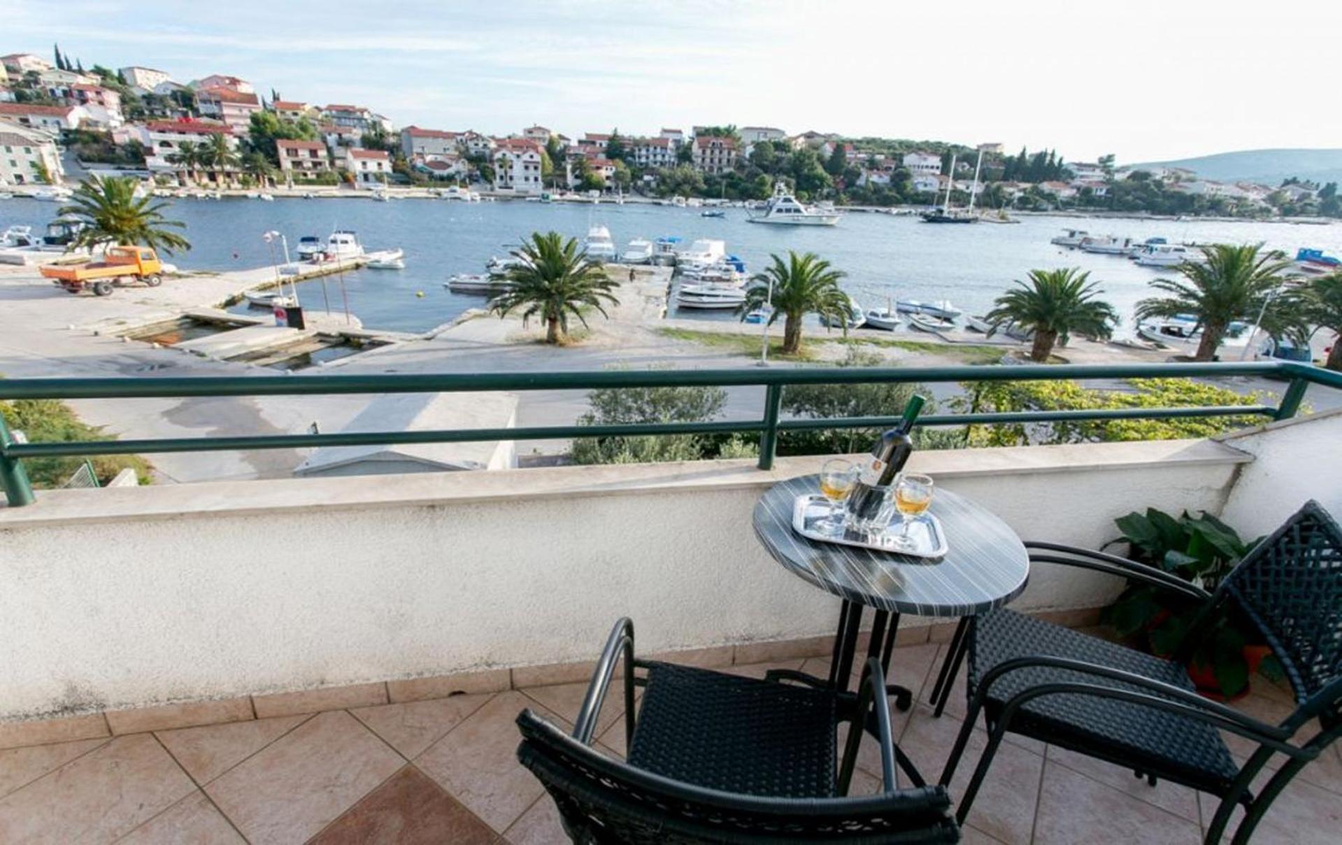 Apartments Mare - 30 M From Pebble Beach Сегет Враница Екстериор снимка