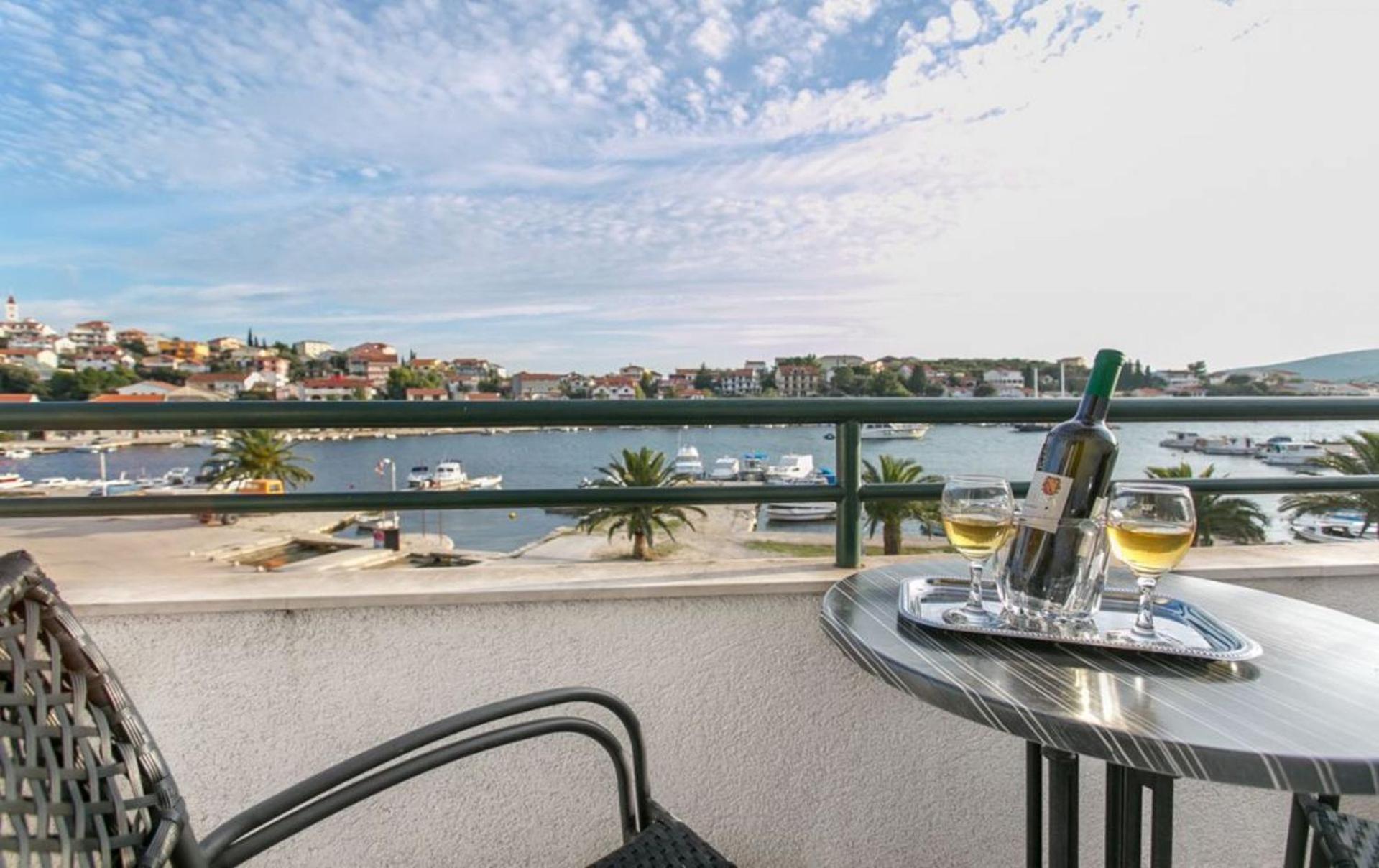 Apartments Mare - 30 M From Pebble Beach Сегет Враница Екстериор снимка